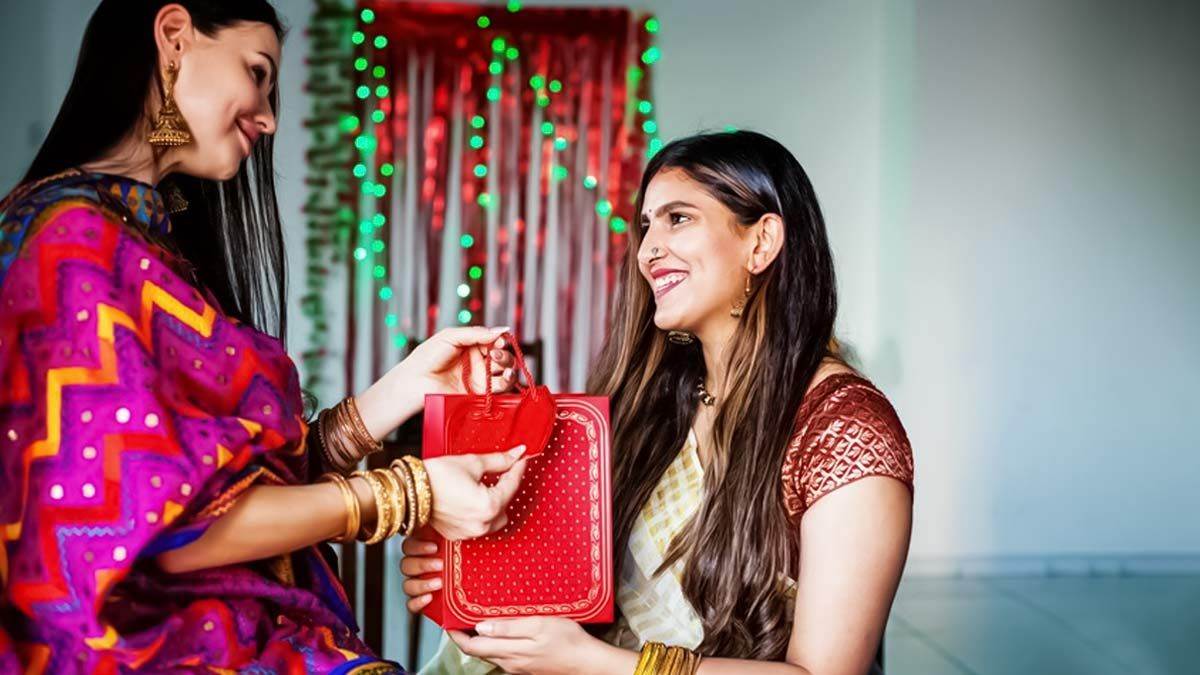 विवाह के बाद कभी भी मां-बाप के घर से ये चीजें न लाएं बेटियां, घर हो जाएगा तबाह