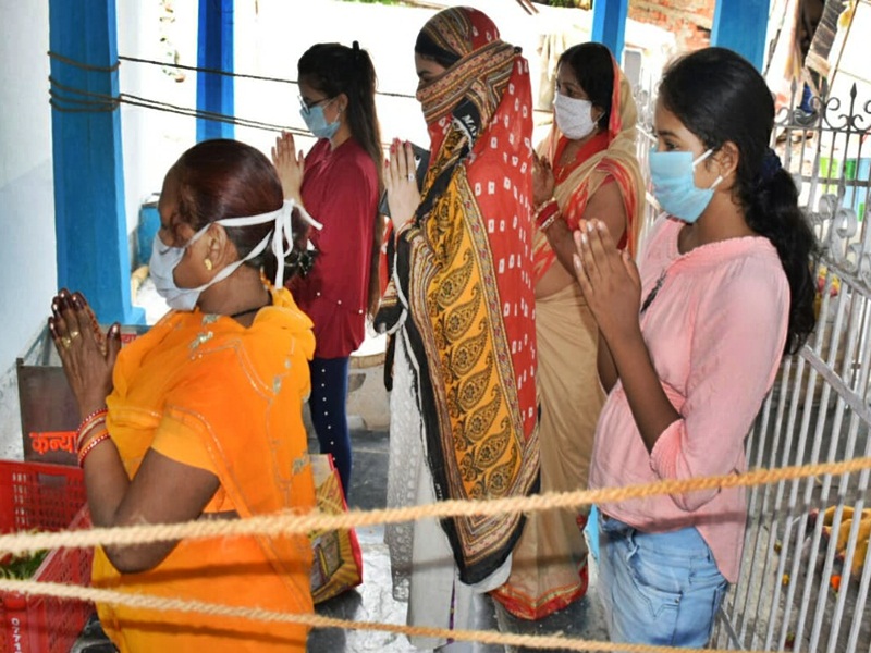 हे माता, कोरोना से बचाना