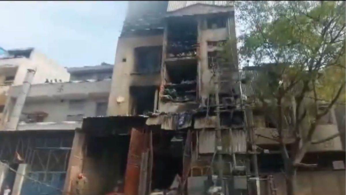 Delhi: गैस रिसाव के कारण फैक्ट्री में फटा कंप्रेसर, आग लगने से 3 लोगों की मौत, 6 घायल