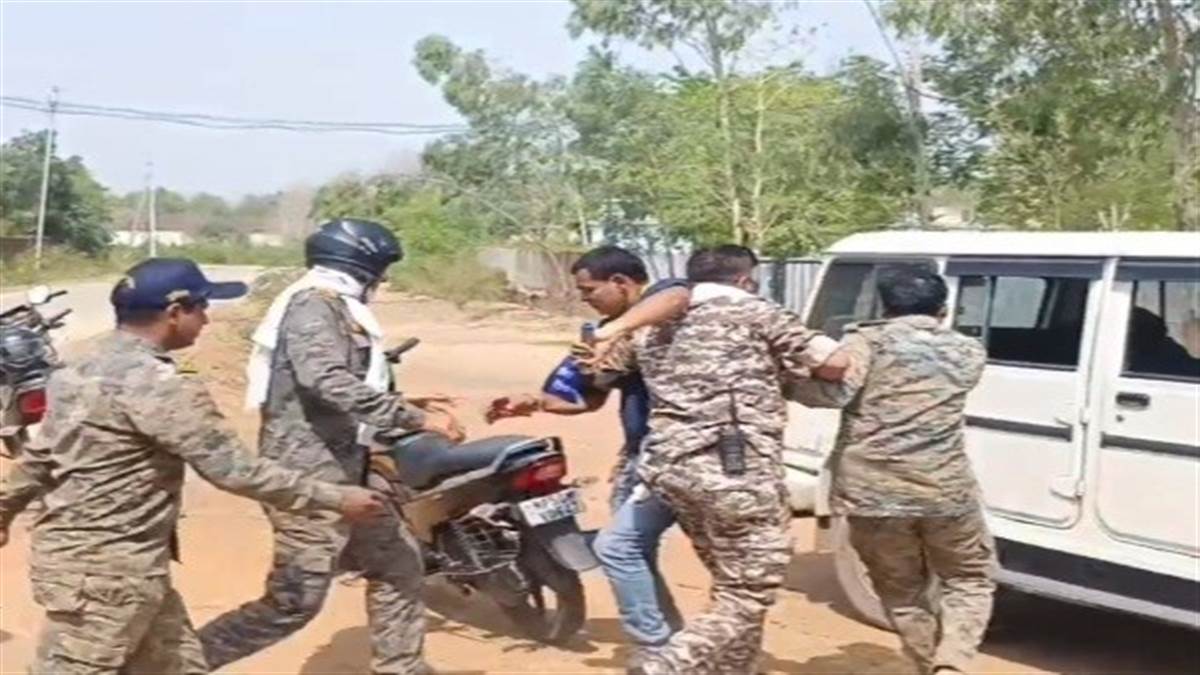 बालाघाट में बुलडोजर चलने से पहले विरोध, एसडीएम से भिड़ गए ‘नेताजी’