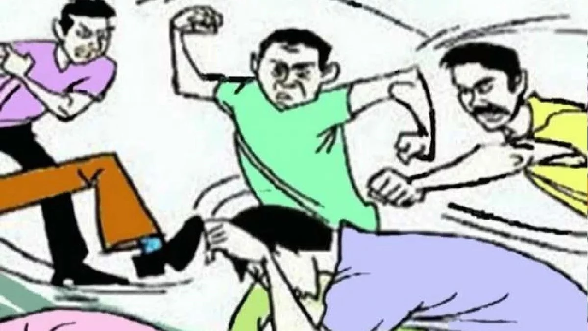 Indore News: ग्रामीणों ने एडीजे के बेटे को पीटा, कार फोड़ी, सोने की चेन और जूते लूटे, बाइक हटाने पर हुआ था विवाद