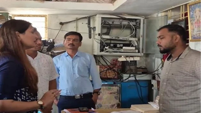 बिजली समस्या पर अधिकारियों की संवेदनहीनता पर भड़कीं भावना बोहरा, JE को हटाने के निर्देश दिए