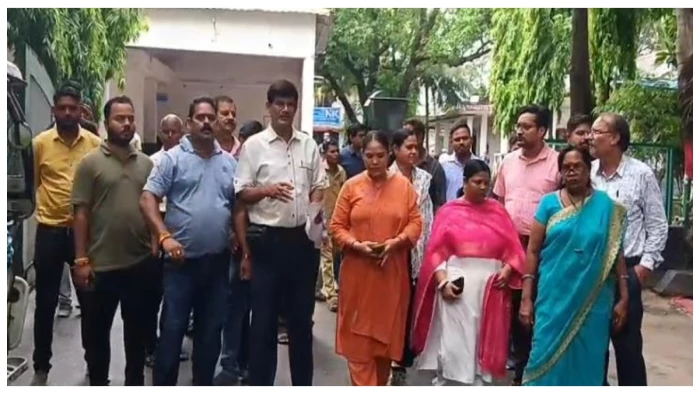साठ के दशक का जर्जर हो चला बिलासपुर शहर का ऐतिहासिक कम्पोजिट भवन, छत से गिर रहा प्लास्टर, कर्मचारी और नागरिक परेशान