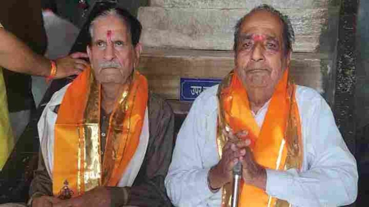जयकारों से गूंज उठी ऐतिहासिक भोजशाला, मां वाग्देवी की आरती और हनुमान चालीसा का हुआ पाठ