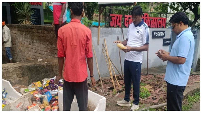 बिलासपुर नगर निगम की बड़ी कार्रवाई: नाले में एक्सपायरी खाद्य सामग्री फेंकने वाले स्टोर पर लगा 25 हजार का जुर्माना