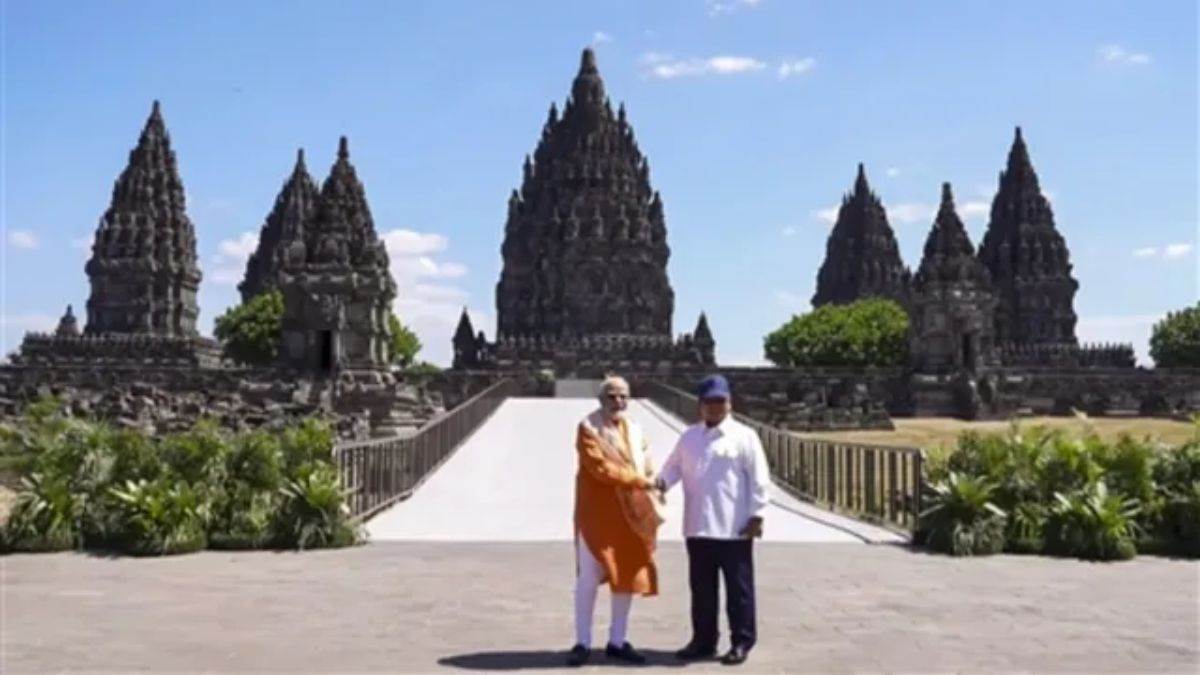 पीएम मोदी ने इंडोनेशिया के ऐतिहासिक प्रम्बानन मंदिर में की पूजा-अर्चना, प्राचीन हिंदू विरासत के जीर्णोद्धार के लिए हुआ बड़ा समझौता