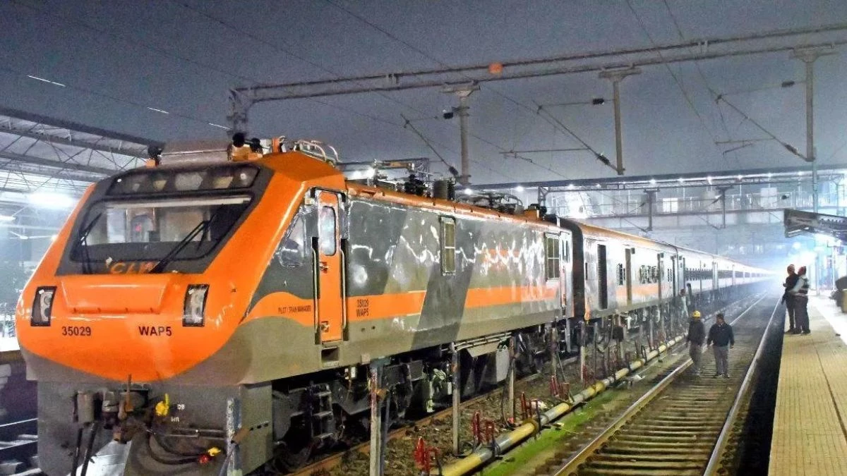 Indian Railway News: नई अमृत भारत ट्रेन से जल्दी पहुंच जाएंगे गोरखपुर से दिल्ली, पूर्वांचल के यात्रियों के लिए रेलवे का तोहफा