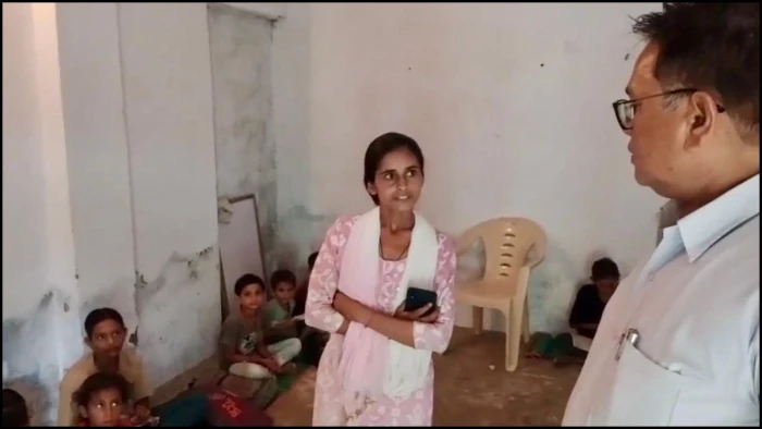 65 हजार की सैलरी लेने वाले हेडमास्टर ने ₹4500 में रखी युवती, बच्चों को पढ़ा रही थी भाड़े की मैडम, हेडमास्टर सस्पेंड