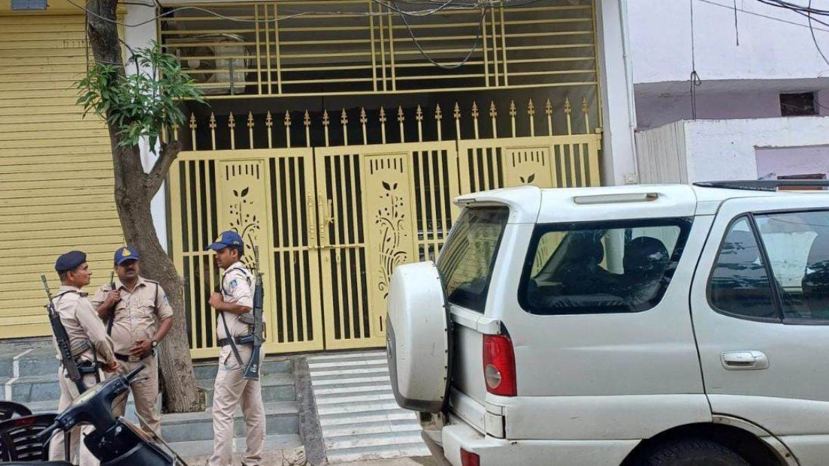 MP में पंचायत विभाग के बाबू के ठिकानों पर छापे में मिली इनकम से 543% ज्यादा संपत्ति