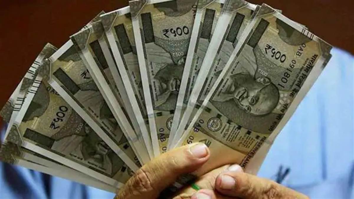 Vastu Tips For Money: हाथ में नहीं ठहरता पैसा इन वास्तु टिप्स से होगा संचय  कुबेर की बरसेगी कृपा - Vastu tips for money vastu shastra tips for  financial growth in hindi