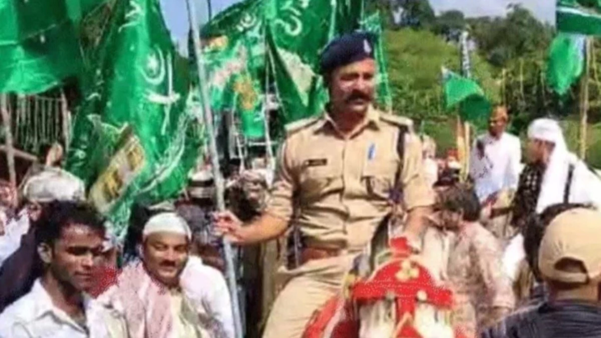 मध्यप्रदेश में इस्लामिक झंडा थामे पुलिसवालों का वीडियो वायरल...नोटिस जारी, जांच शुरू