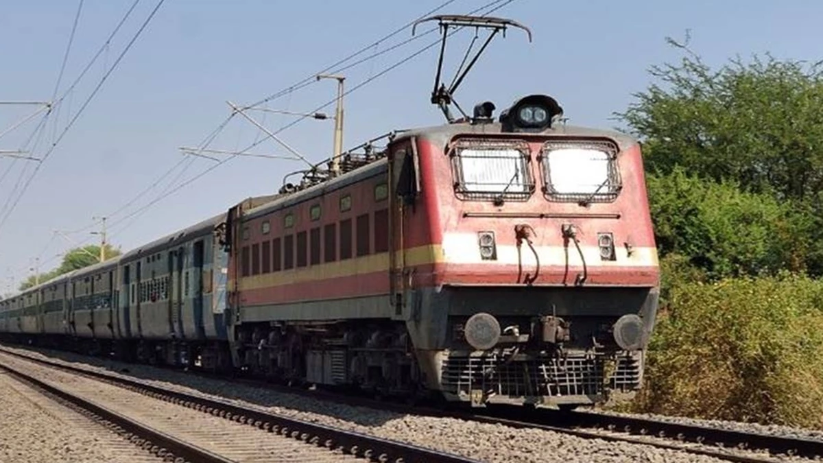 Indian Railway: भोपाल, जबलपुर और रीवा रेलवे स्टेशन से होकर गुजरेंगी पांच जोड़ी पूजा स्पेशल ट्रेन