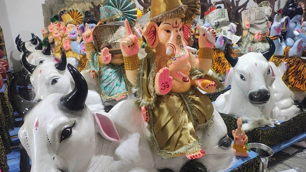 6 इंच से 10 फीट तक की प्रतिमाएं, 50 रुपए से लेकर 10 हजार रुपए तक, बप्पा के रंग में रंगे शहर