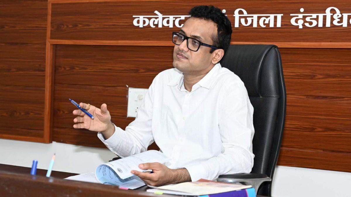 रतलाम में कलेक्टर का फोटो लगाकर फर्जी व्हॉट्सएप नंबर से कई लोगों को भेजे मैसेज