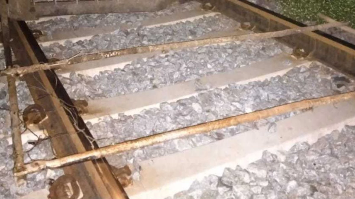 ग्वालियर में बिरला नगर स्टेशन के करीब रेलवे ट्रैक पर मिली लोहे की रॉड, ट्रेन पलटाने की साजिश
