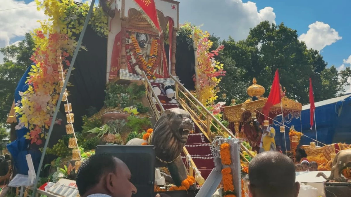 245 km की पदयात्रा कर 5000 श्रद्धालु पहुंचे मैहर, मां शारदा धाम में आज होगा मुर्ति विसर्जन