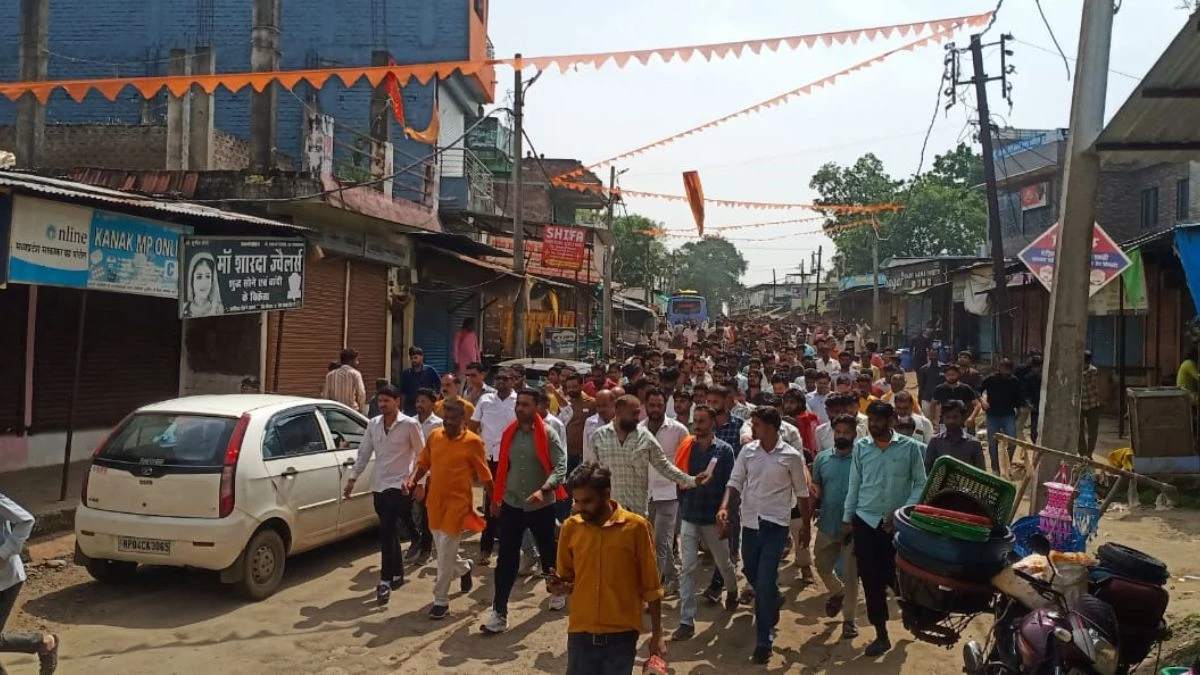 गोवंश कटाई मामला: MP में भड़का आक्रोश, मूवीन अली पर सख्त कार्रवाई की मांग पर रैली... हिंदू समाज ने रखी ये डिमांड