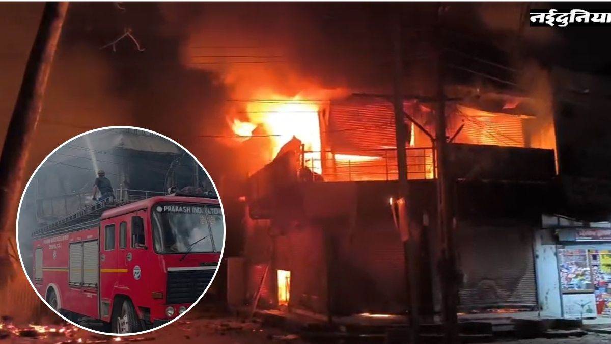 शिवरीनारायण के बांबे मार्केट में भीषण आग, तीन दुकानें और दो ठेले का सामान जलकर खाक