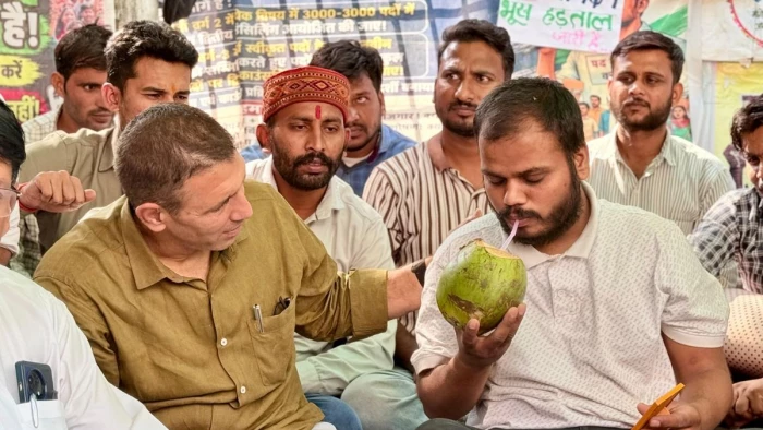 MP में शिक्षकों की भूख हड़ताल खत्म, जीतू पटवारी ने तुड़वाया अनशन, अभ्यर्थियों ने दी आंदोलन की चेतावनी