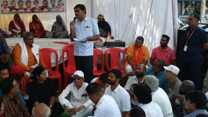 मंदसौर में विधायक बोले- ये सब नेता चोर हैं और मच गया बवाल, सोशल मीडिया पर भाजपा-कांग्रेस में छिड़ी जंग