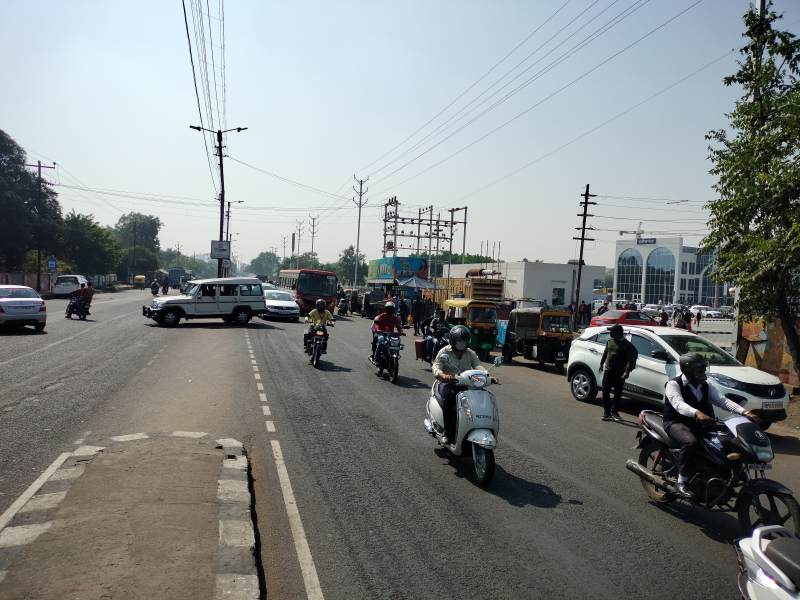 Bhopal Railway News हबीबगंज स्टेशन के प्लेटफार्म पांच की तरफ अभी से