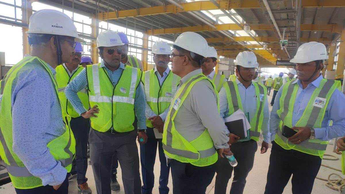 Indore Metro Rail Project: इंदौर में मेट्रो मार्गों से हटाए जाएंगे बैरिकेड्स, ट्रैफिक हो सकेगा सुगम