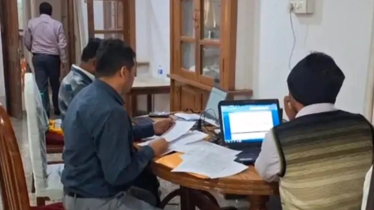 लोकायुक्त टीम के जाल में फंसा पटवारी, सीधी में 2000 रुपये की रिश्वत लेते रंगे हाथ पकड़ा, मांगे थे 5 हजार