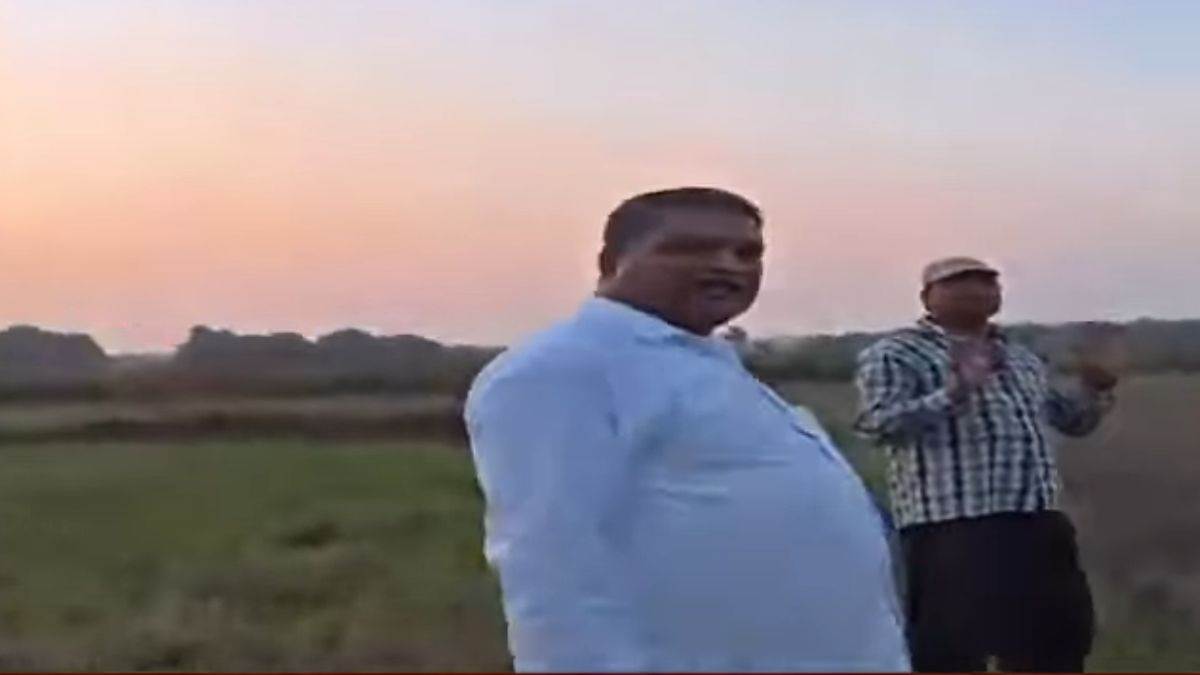 रीवा में पटवारी से सरपंच की अभद्रता, गाली के साथ जबरन 50% मुआवजे का बनाया दबाव, VIDEO वायरल