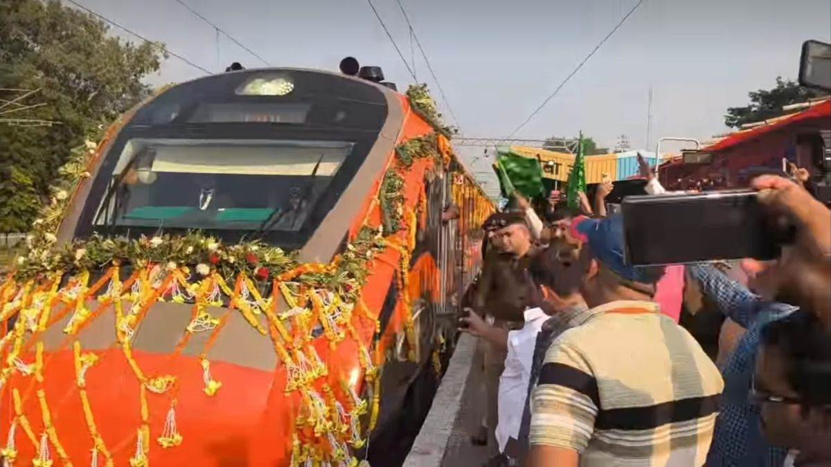 खजुराहो को मिली एक और वंदे भारत की सौगात, अब पर्यटन में तेज रफ्तार पकड़ेगा बुंदेलखंड