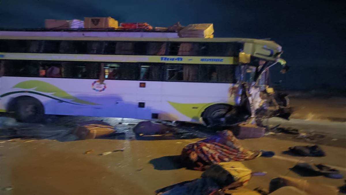 Betul Bus Accident: बस-ट्रक की आमने-सामने भिड़ंत, 30 यात्री घायल, दस की हालत गंभीर
