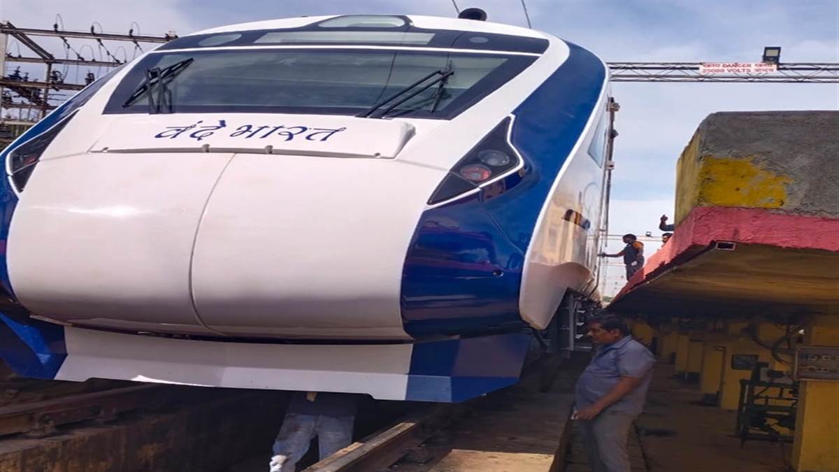 बिलासपुर : कोचिंग डिपो में चल रहा वंदे भारत ट्रेन का परीक्षण