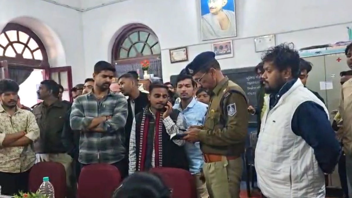 सिवनी के मिशन स्कूल में छात्रों से ईसाई धर्म के उपदेश बुलवाने पर भड़के हिन्दूवादी संगठन, DEO ने प्राचार्य को जारी किया नोटिस