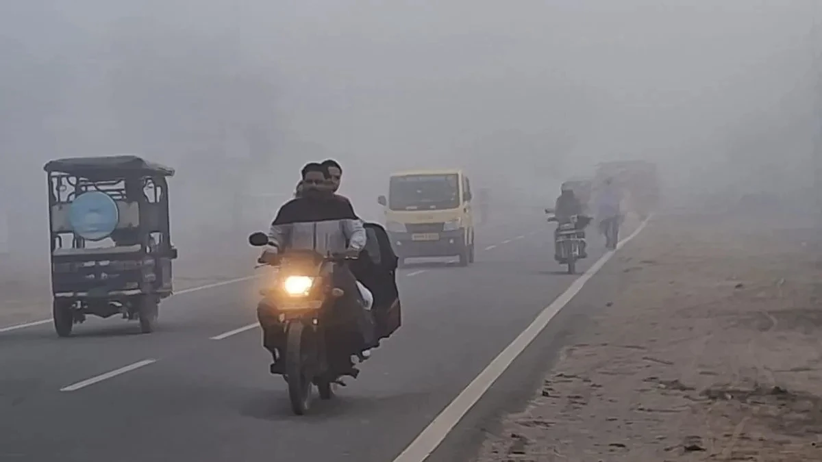 UP Weather: यूपी में शुरू होने वाली है कड़ाके की ठंड, कई जिलों में तापमान गिरने से बढ़ेगी गलन