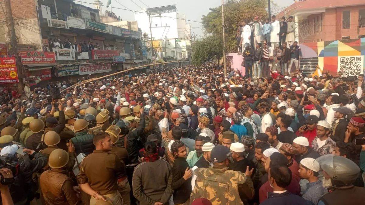 Bareilly : मौलाना ने किया सामूहिक गिरफ्तारी का एलान, हजारों लोग सड़कों पर उतरे, पुलिस-प्रशासन अलर्ट