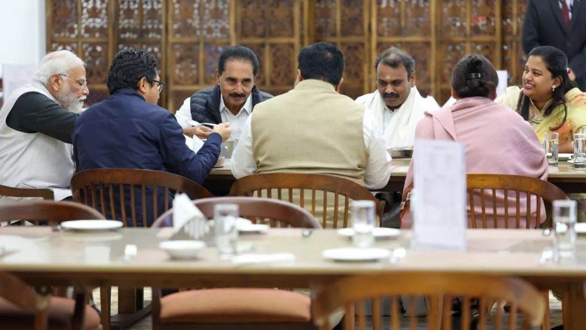 Parliament: विपक्षी सांसदों को PM मोदी ने कहा- चलिए आप लोगों को सजा देनी है, फिर किया साथ में लंच