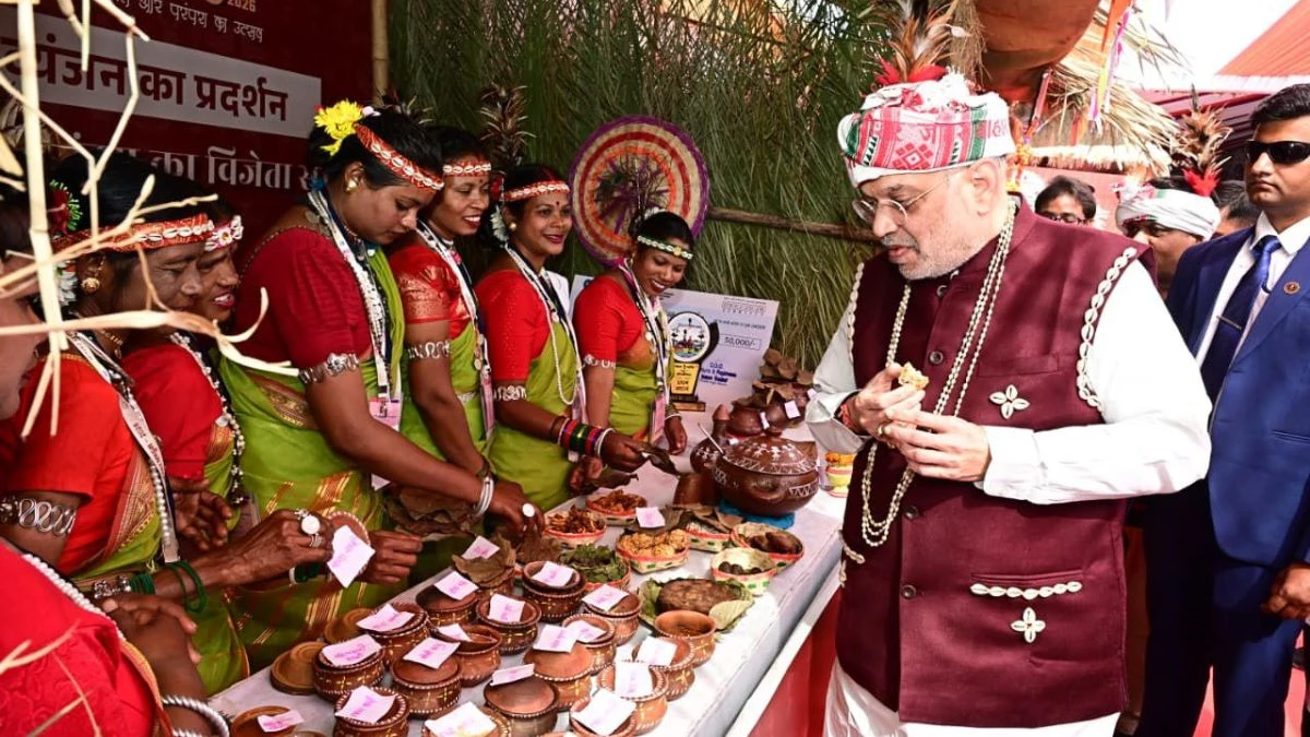 'बस्तर पंडुम' में दिखी आदिवासी जीवन की झलक, प्रदर्शनी देख शाह बोले- बस्तर की संस्कृति भारत की आत्मा का जीवंत स्वरूप