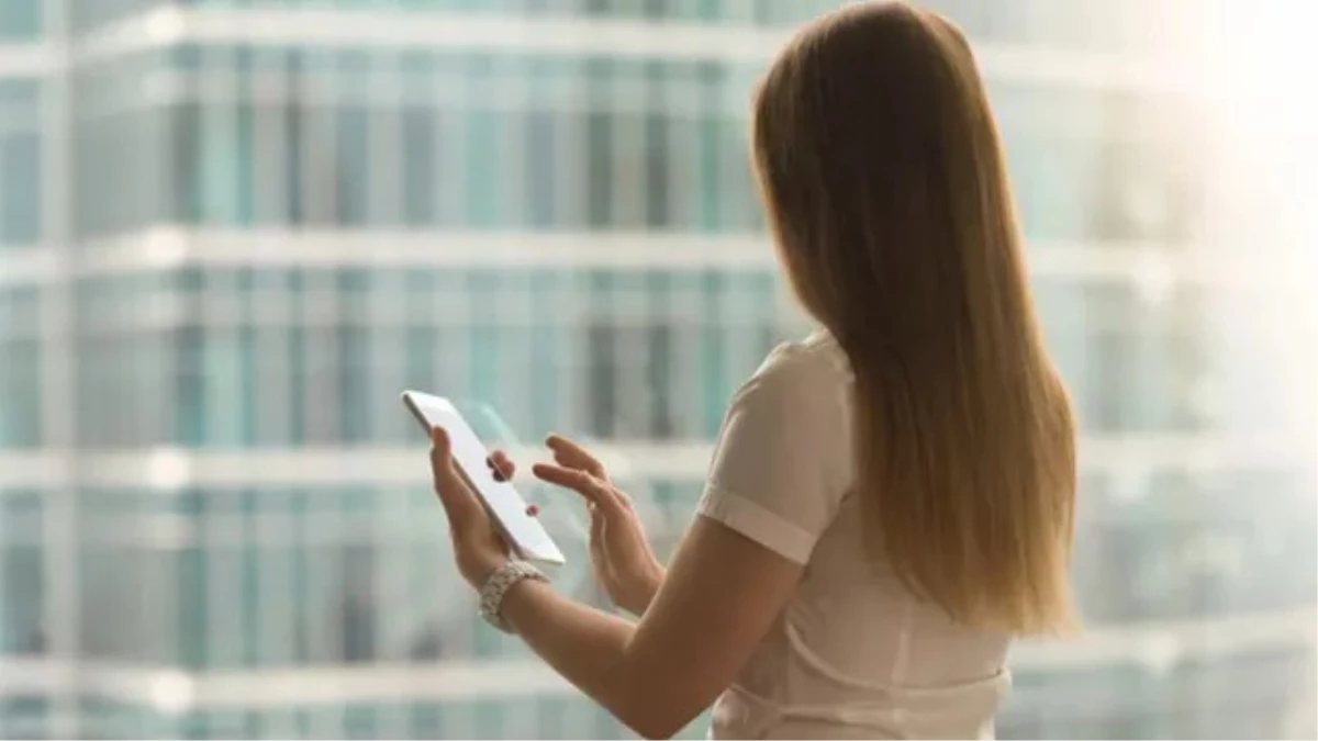 बेंगलुरु में बेटी की शर्मनाक करतूत... मां की प्राइवेट फोटो बॉयफ्रेंड को भेजी, अब प्रेमी संग हुई फरार