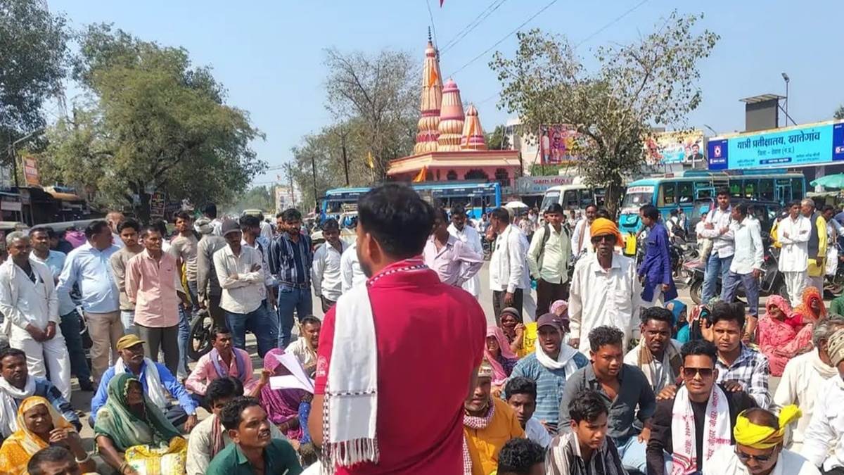 देवास के राजोर में राशन नहीं मिलने से आक्रोशित ग्रामीण सड़क पर उतरे, नेशनल हाईवे किया जाम
