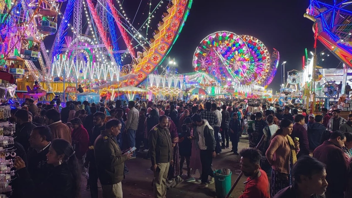 इकोनॉमी बूस्टर बना ग्वालियर मेला, फर्नीचर और इलेक्ट्रॉनिक सेक्टर में उछाल, दुकानों पर खरीदारों की भीड़