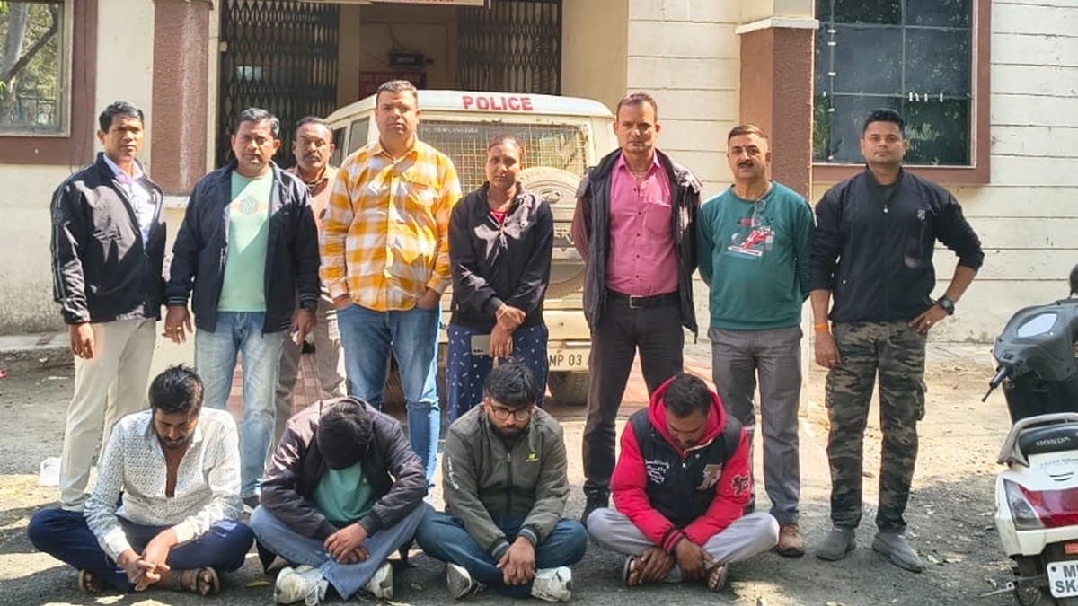 आठवीं पास युवक ने अंग्रेजी बोलने वाले साथी संग खोला ठगी का सेंटर आठवीं पास युवक ने अंग्रेजी बोलने वाले साथी संग खोला ठगी का सेंटर