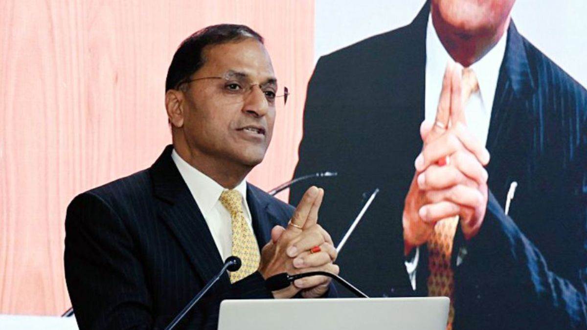 Lok Sabha Election 2024: लोकसभा चुनाव से पहले इलेक्शन कमिश्नर अरुण गोयल ने दिया इस्तीफा