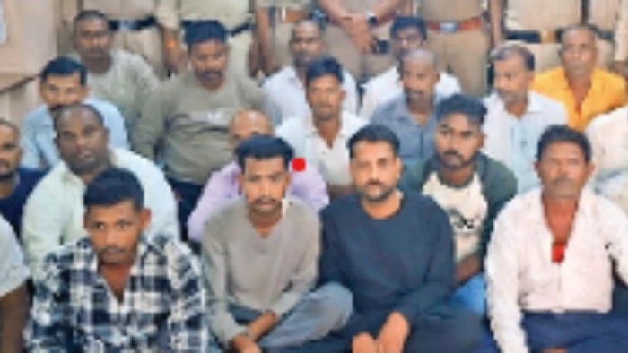 लूट और चोरी करने आए नेपाल-बिहार के 20 बदमाश गिरफ्तार, फ्लाइट से आकर सस्ते होटलों में रुके थे