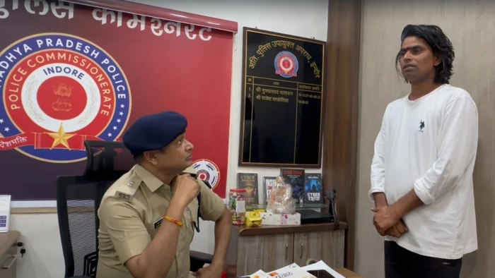 इंदौर सांसद पर तंज पड़ा भारी... यूपी के इन्फ्लुएंसर जतिन मिश्रा पर क्राइम ब्रांच का शिकंजा, जब्त हुआ मोबाइल!