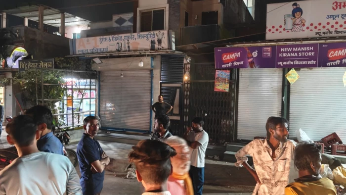 इंदौर के भवानी नगर में हादसा, मकान तोड़ने के दौरान छत और पिलर गिरे, दो मजदूर दबे