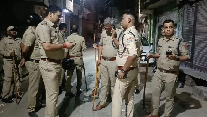रंगपंचमी पर राजवाड़ा से 16 उपद्रवी गिरफ्तार, पुलिस ने डेढ़ सौ से ज्यादा कड़े किए जब्त
