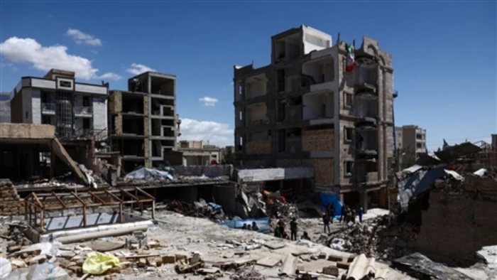 ईरान-अमेरिका के बीच 40 दिनों का युद्ध... मिसाइल, ड्रोन हमले और 40 लाख करोड़ का आर्थिक घाटा, किसे कितना हुआ नुकसान?