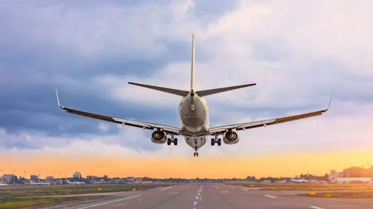 हवाई किराया घटाने के लिए सरकार का बड़ा फैसला, अगले तीन महीने के लिए एयरपोर्ट फीस में 25% की कटौती