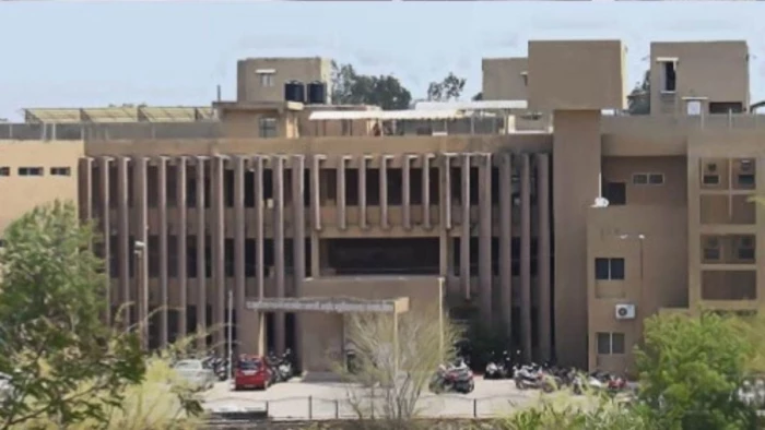 खुशीलाल आयुर्वेद संस्थान में शुरू होंगी इमरजेंसी और ICU सुविधाएं, हर्बल गार्डन का भी होगा विस्तार