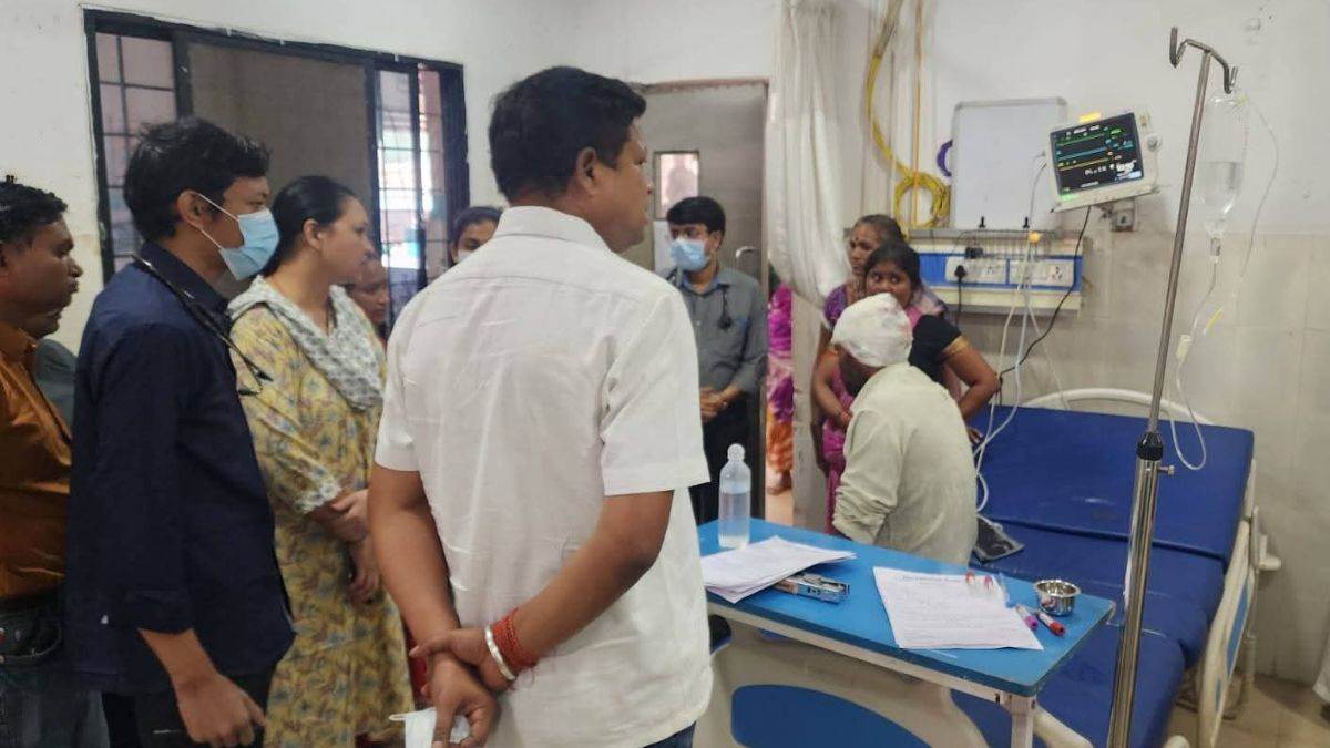 छत्तीसगढ़ से सटे सोमनपल्ली में मजदूरों से भरी पिकअप पलटी, 29 मजदूर घायल, 8-9 की हालत गंभीर