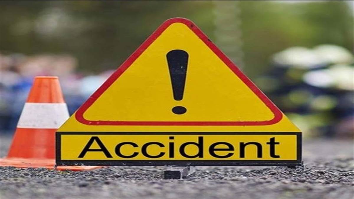 Rewa Road Accident: डिवाइडर से भिड़ी मोटर साइकिल इलाज के दौरान चाचा ...